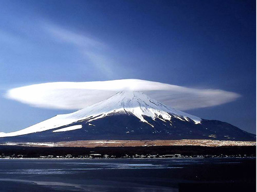 Nhật Bản giành lại vị trí nền kinh tế thứ hai thế giới