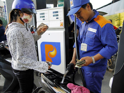 Với người dân, giá xăng dầu vẫn đang là dấu hỏi Ảnh: Xuân Phú