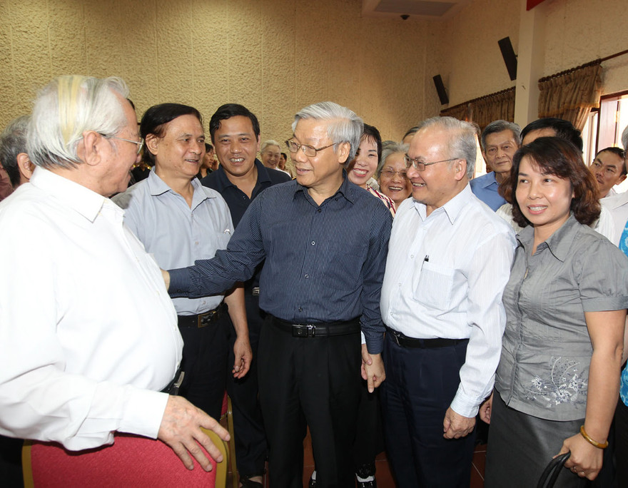 Đại biểu phải gần gũi, tắm mình trong cử tri