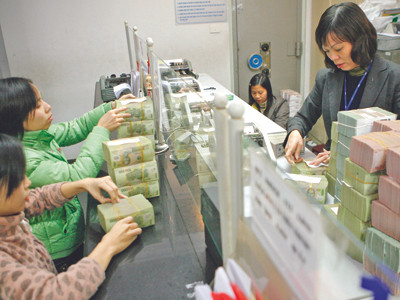 Phình nợ xấu, ngân hàng giảm lãi