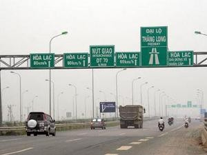 Phân lại làn giao thông trên đại lộ Thăng Long