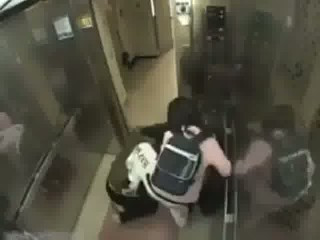 Cướp nhầm nữ sinh có võ, bị đánh trối chết