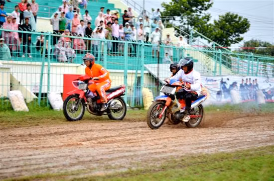 Rebel USA Racing Team vô địch giải đua motor 125cc