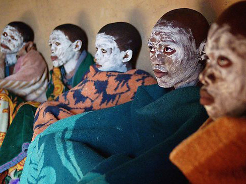 Các thanh niên của bộ tộc Xhosa sau nghi lễ trưởng thành ở tỉnh Eastern Cape