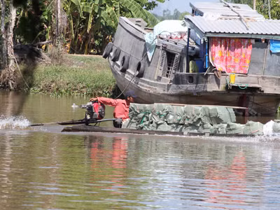 Các trùm buôn lậu hoành hành biên giới Tây Nam