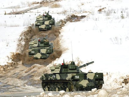 Nga động binh lúc 4 giờ sáng 'nắn gân' ai?