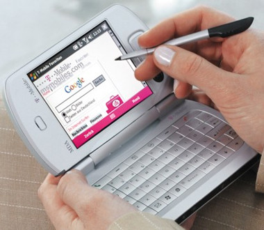 Nguy cơ mỏi mắt, đau đầu do smartphone