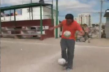 'Quái kiệt' bóng đá đường phố