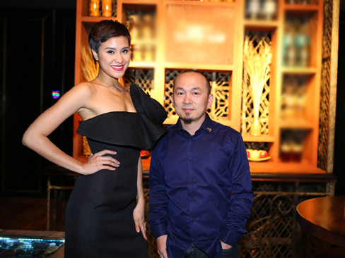 Phương Mai 'dìm hàng' Quốc Trung với chiều cao 'khủng'