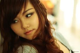 Hot girl và những “lỗ hổng” văn hóa sống