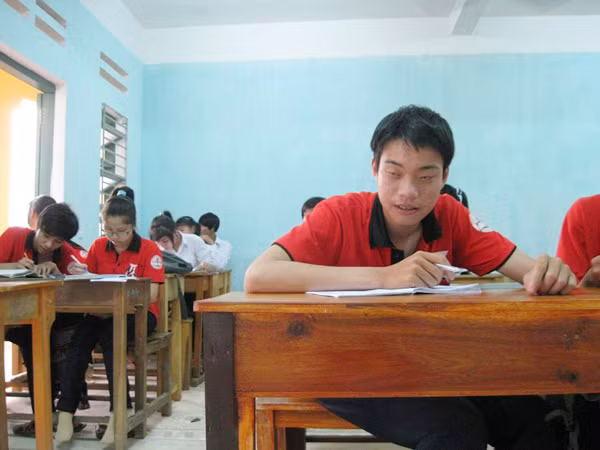 Cậu học trò "ngửi chữ "