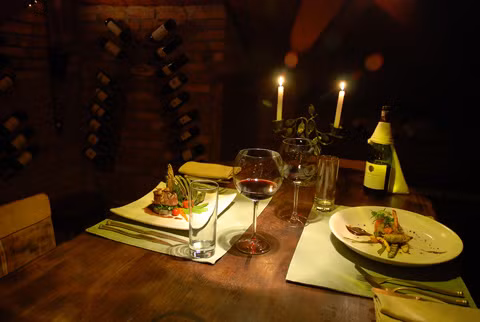 Ăn trưa với đàn ông có vợ, đối mặt 1 năm tù