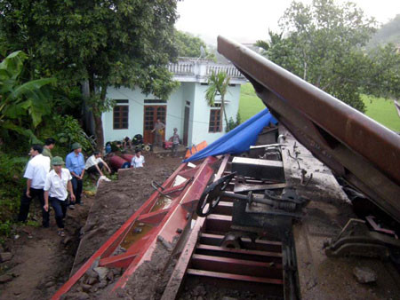 Hiện trường vụ lật tàu