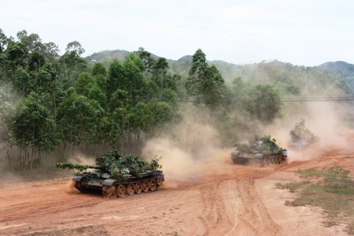 Cận cảnh tác chiến của Lữ đoàn xe tăng 215