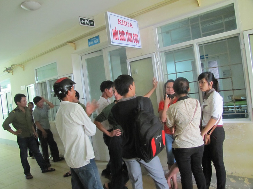 Bệnh nhân 75 tuổi tử vong, bác sĩ bị đánh trọng thương