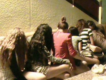 Hai chị em cầm đầu đường dây mại dâm