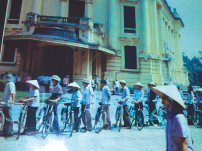 Ăn mặc chơi xem nghe đọc một thời