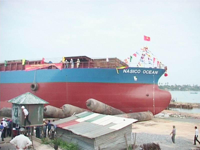 Hạ thủy tàu không cabin
