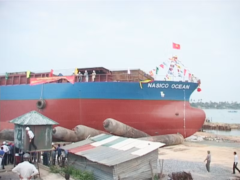 Hạ thủy tàu không cabin