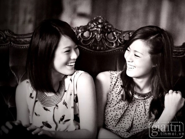 Yêu cả hai chị em song sinh