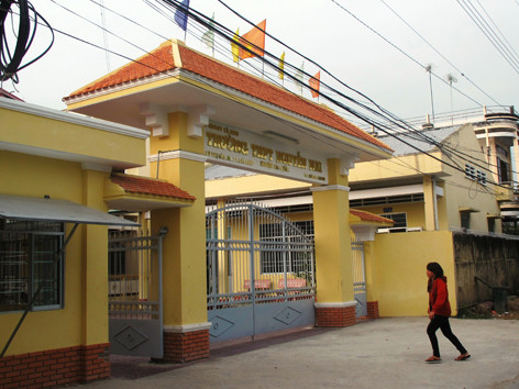 Nhiều học sinh bị lôi kéo vào đường dây cầm vàng giả