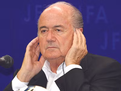 Chủ tịch Sepp Blatter không còn đối thủ, nhưng FIFA đang lâm nguy Ảnh: Getty Images