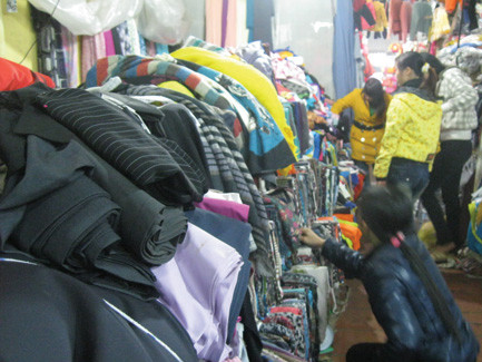 Hàng hiệu giá bèo áp sát Thủ đô