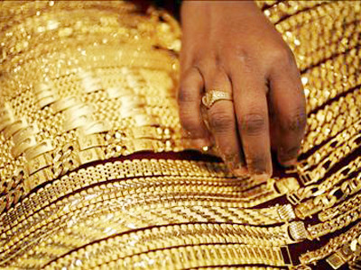 Giá vàng thế giới biến động mạnh, trong nước tăng nhẹ