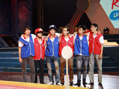 Năm đội Robocon Lạc Hồng vào tứ kết