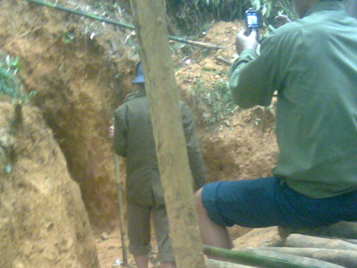 Buộc phá dỡ lán khai thác vàng