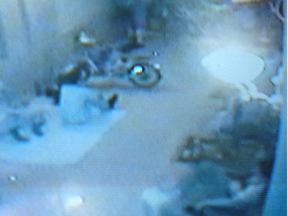 20 đối tượng xông vào nhà dọa cưỡng hiếp chủ nhà và con gái