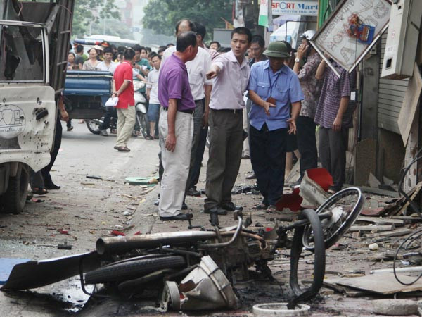 Hiện trường vụ nổ lớn trước tiệm vàng