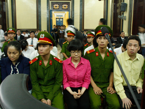 23 bị cáo trong vụ lừa đảo 4.000 tỷ đồng ra tòa