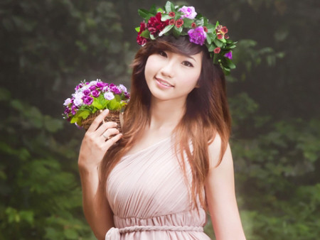 Nữ sinh Kinh tế mơ màng trong rừng vắng