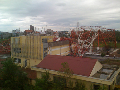 Tháp truyền hình Nam Định bị bão bẻ gãy Ảnh: Minh Đức