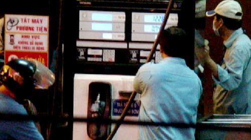 Một trường hợp gian lận xăng đã bị báo chí phát giác