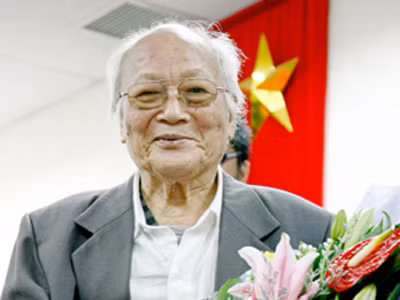 Nhà văn Tô Hoài nhận Giải thưởng Lớn- Vì tình yêu Hà Nội