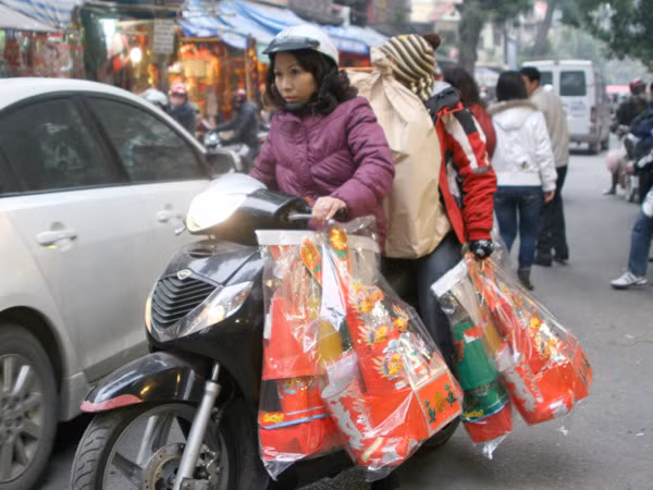 Phố Hàng Mã bị ách tắc