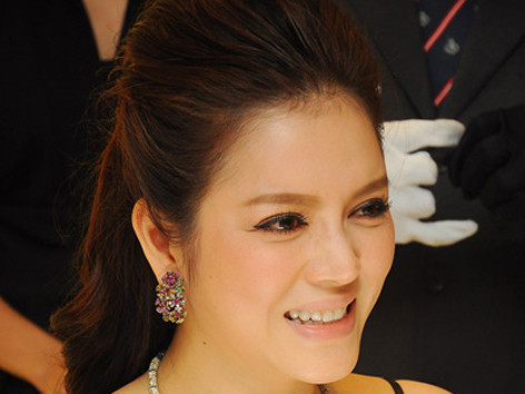 Lý Nhã Kỳ: mặt mộc giả