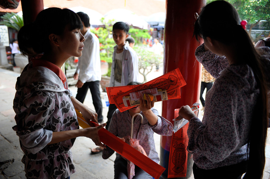 Khi sĩ tử vẫn mua may bán rủi