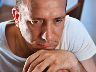 Tại sao đàn ông trung niên khó ngủ?