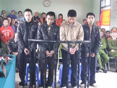 Từ đâu ra lắm cảnh sát rởm?