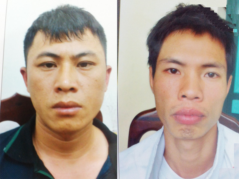 Hùng (áo đen) và Hiệu tại cơ quan điều tra