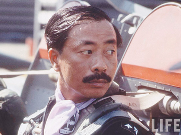 Ông Nguyễn Cao Kỳ - pilot