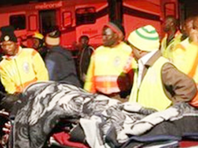 Tàu hỏa đâm nhau, hất tung hành khách ra ngoài