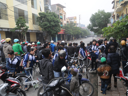 Xe máy phát nổ làm hai người chết