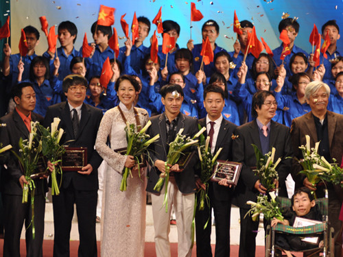 Ngô Phương Lan, Lại Văn Sâm được Thành đoàn vinh danh