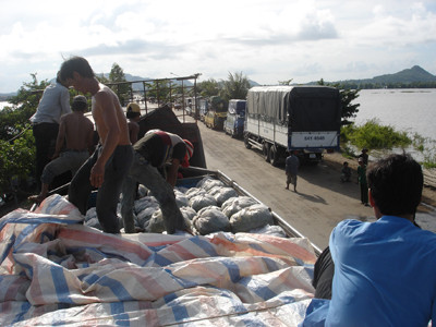 Việt Nam, Campuchia dỡ bỏ rào cản biên mậu