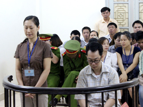 Cựu cán bộ Sở rủ nhau ra tòa