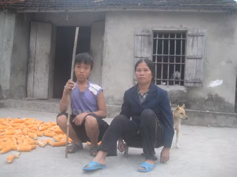 Góa bụa nuôi con tâm thần